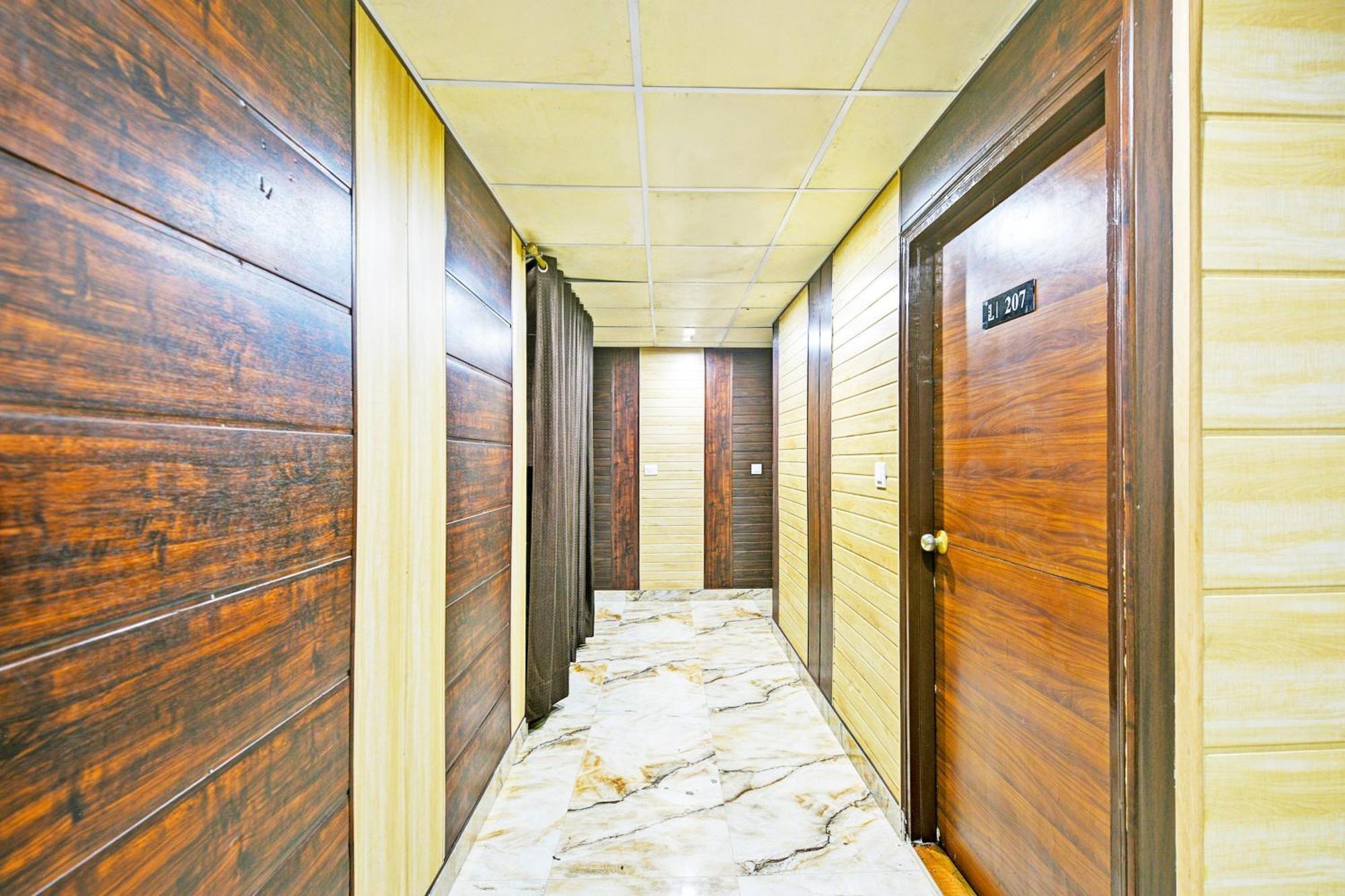 Hotel O Lavish Faridabad Bagian luar foto