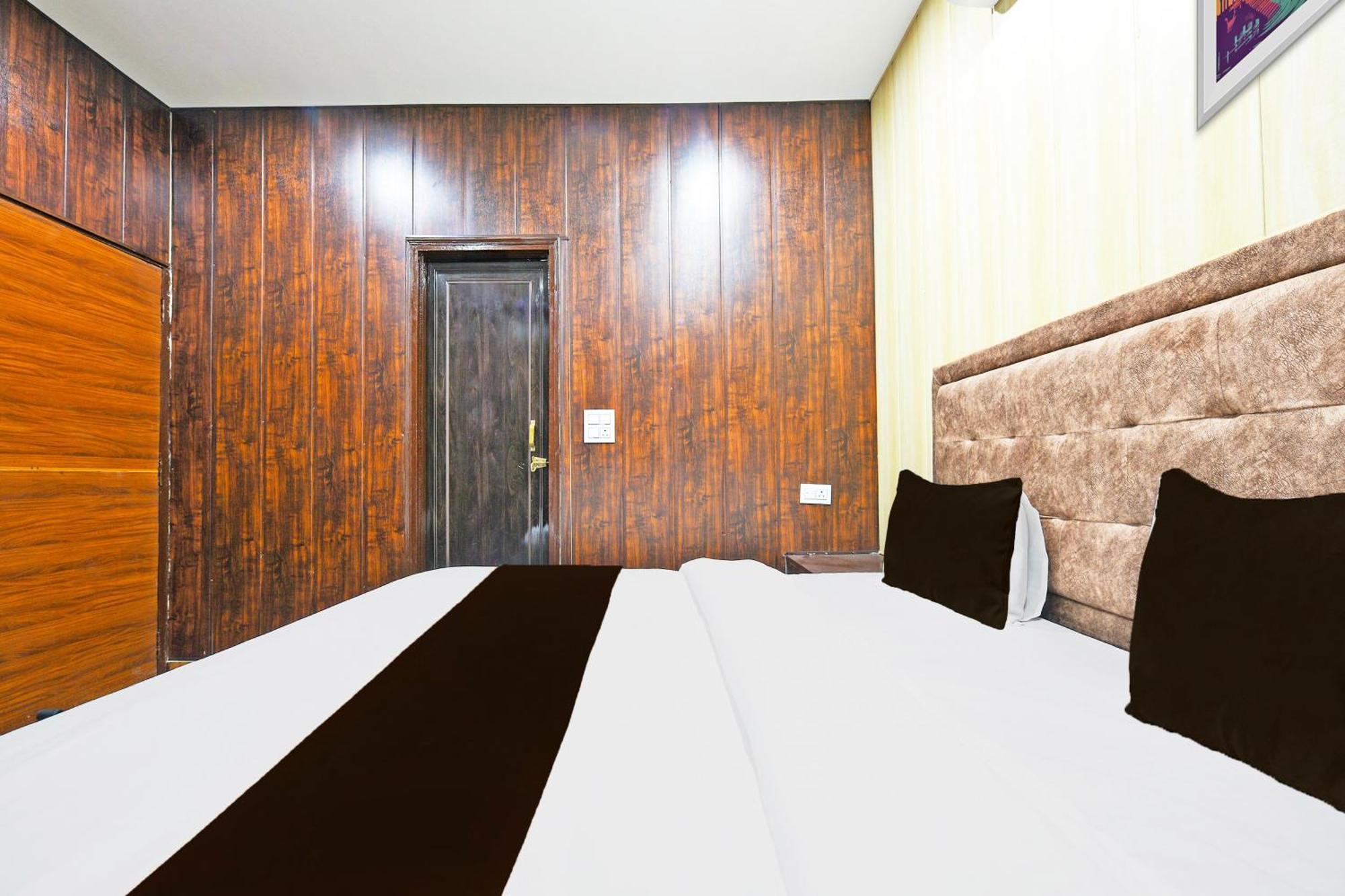 Hotel O Lavish Faridabad Bagian luar foto