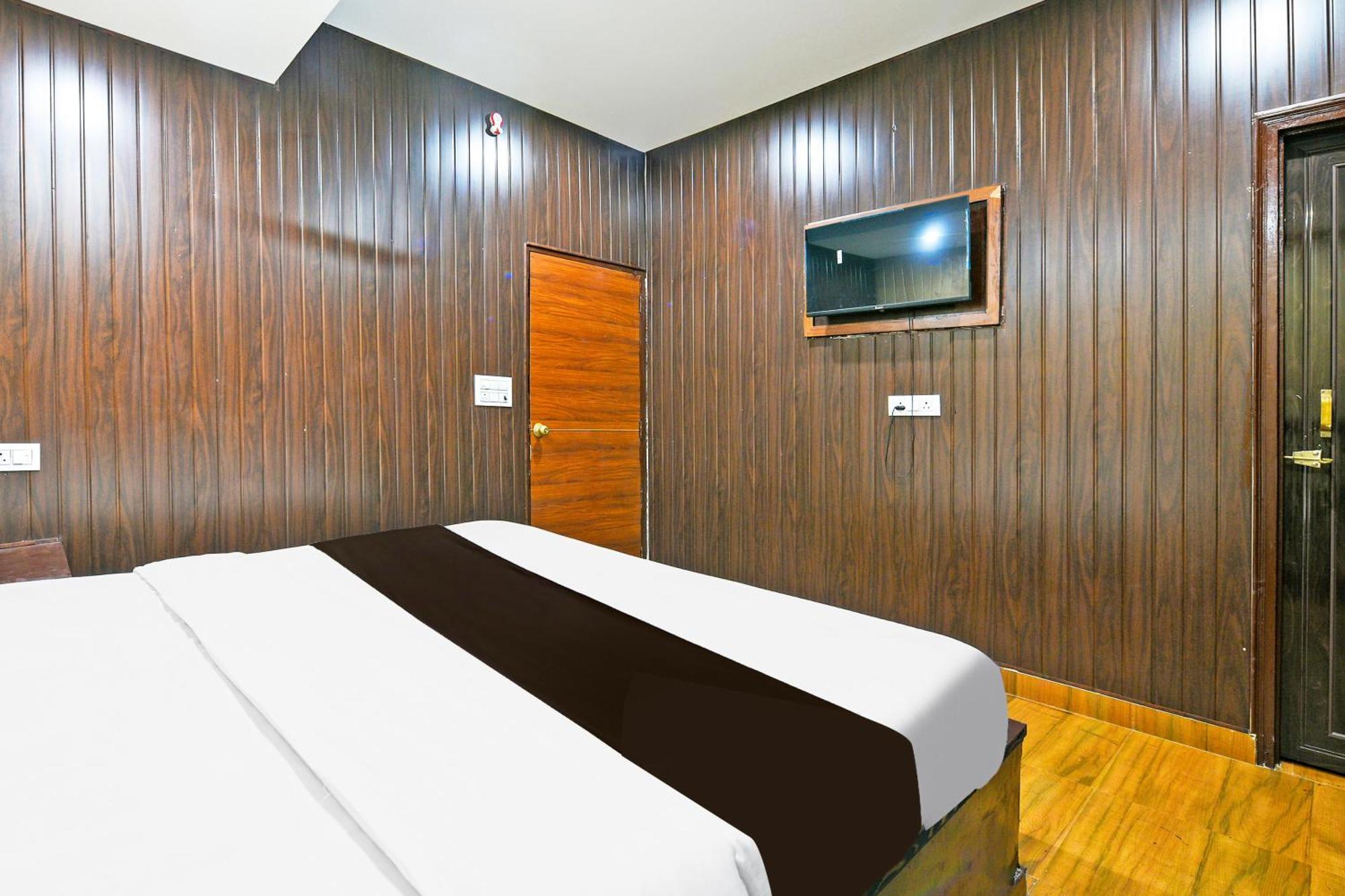 Hotel O Lavish Faridabad Bagian luar foto